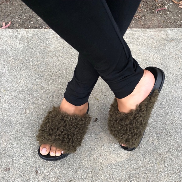 Olive Sherpa Fur slides sandals - Picture 2 of 4